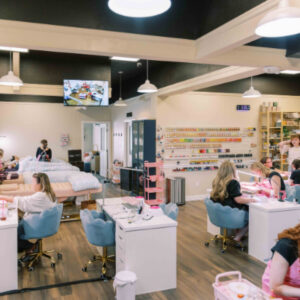 Read more about the article Salon With Childcare in Utah County: How Mom’s Oasis Works