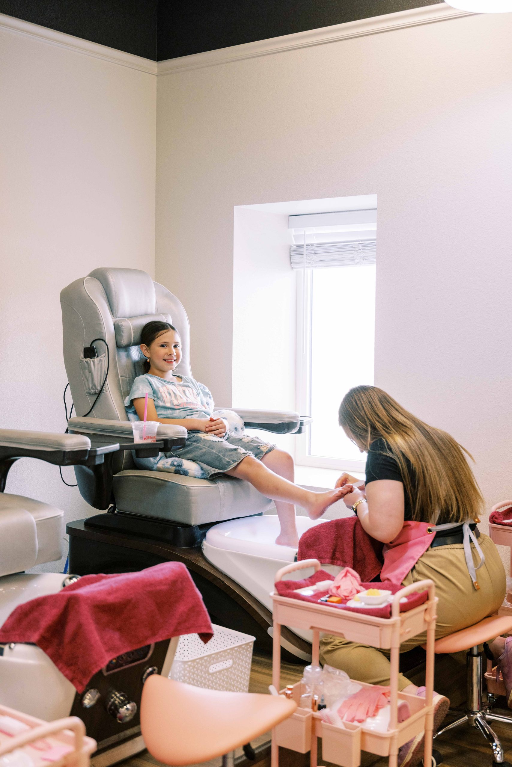 You are currently viewing Mommy and Me Pedicure Near Me: What to Expect
